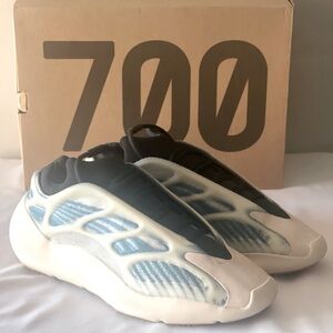 Adidas Yeezy 700 V3 - Kyanite - Size 11